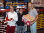 Women's Golf Participates in Food Drive