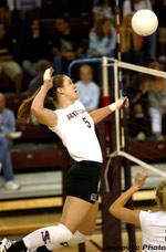 Women's Volleyball Holds On for 3-2 Victory over San Jose State