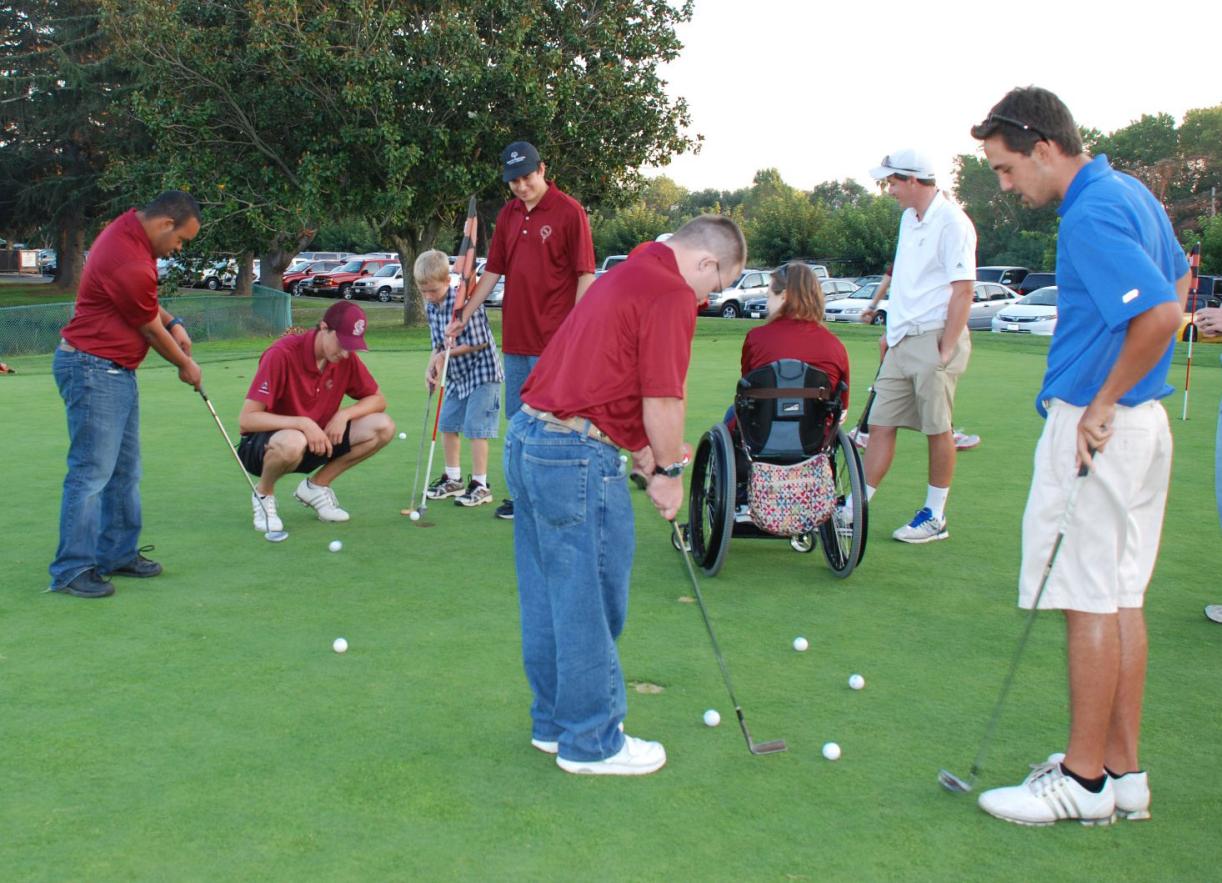 Bronco Golf Lends a Hand, Volunteering with The College of Adaptive Arts