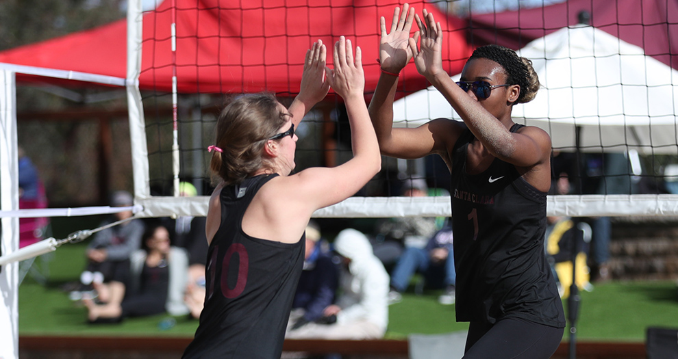 Erin Reineking (10) and Ngozi Nwabuzoh (1) won 21-19, 21-7 at No. 5 for their first victory as a pair on Wednesday afternoon.