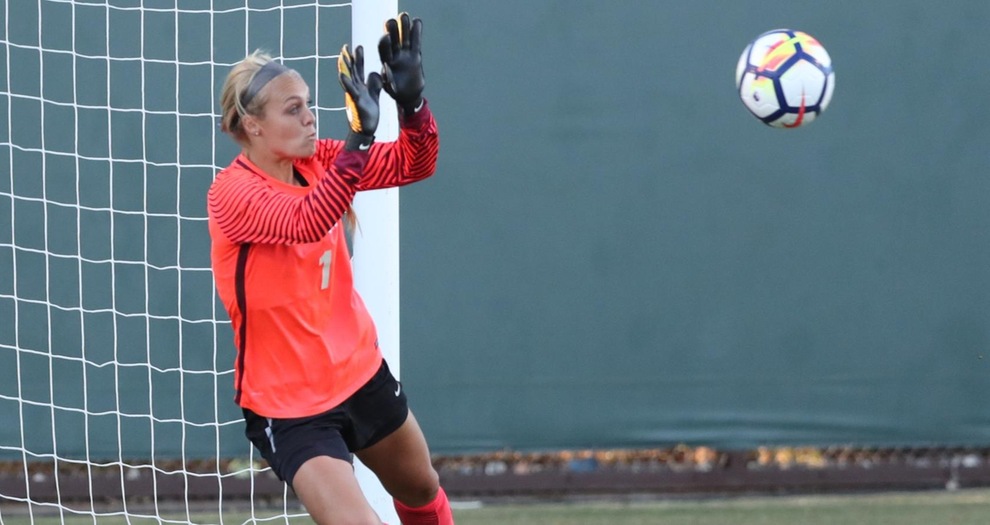 Tough Defense Helps No. 7 Women's Soccer Battle To Draw at No. 1 Stanford