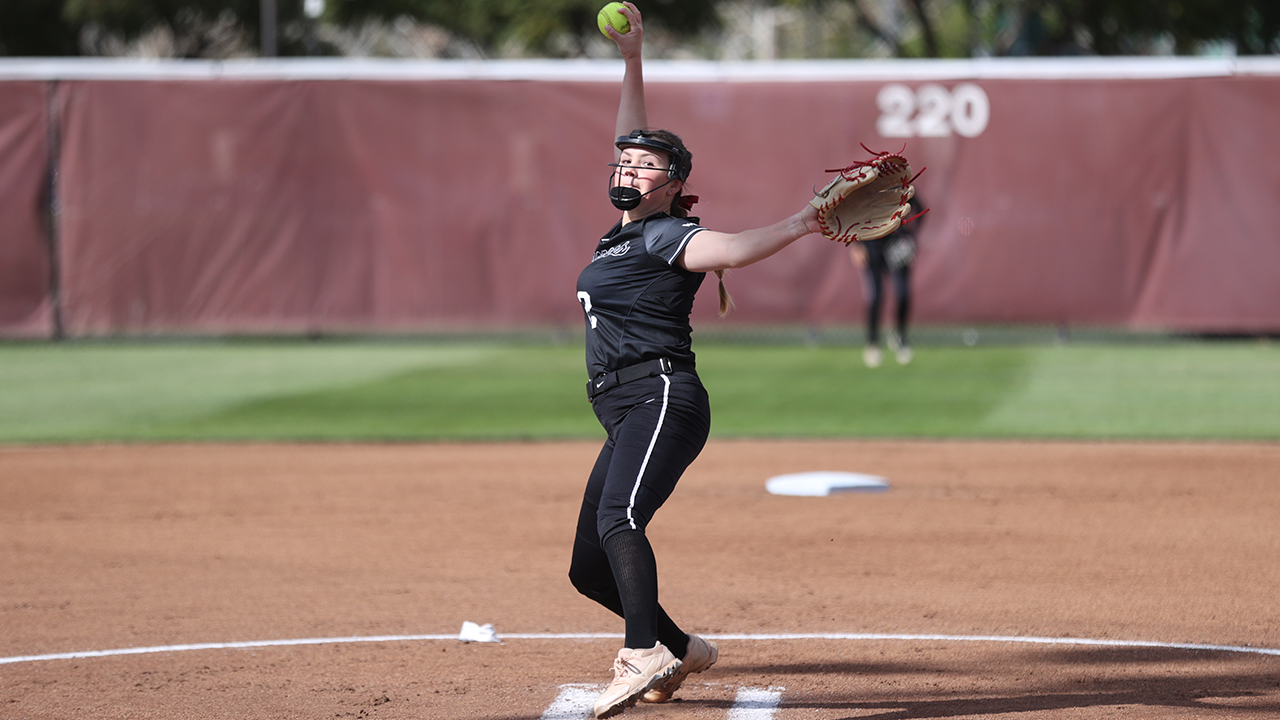 Softball Bounces Back with Two Wins on Saturday