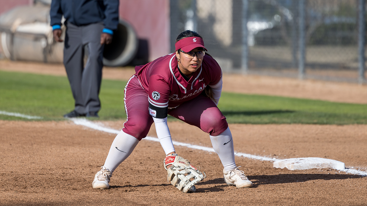 Softball Faces Saint Mary's on the Road This Weekend
