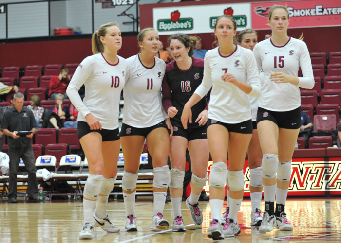 Volleyball Defeats LMU in Straight Sets; Host USF on Saturday at 1 pm