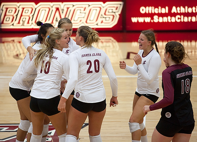 Volleyball Defeats Gonzaga in Four