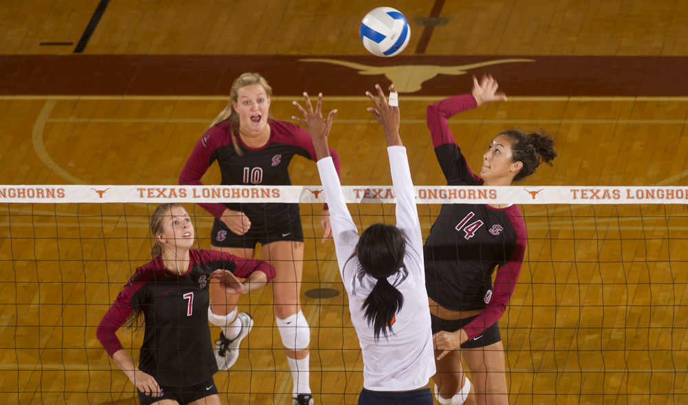 Volleyball Battles From Behind to Defeat UTSA in Five