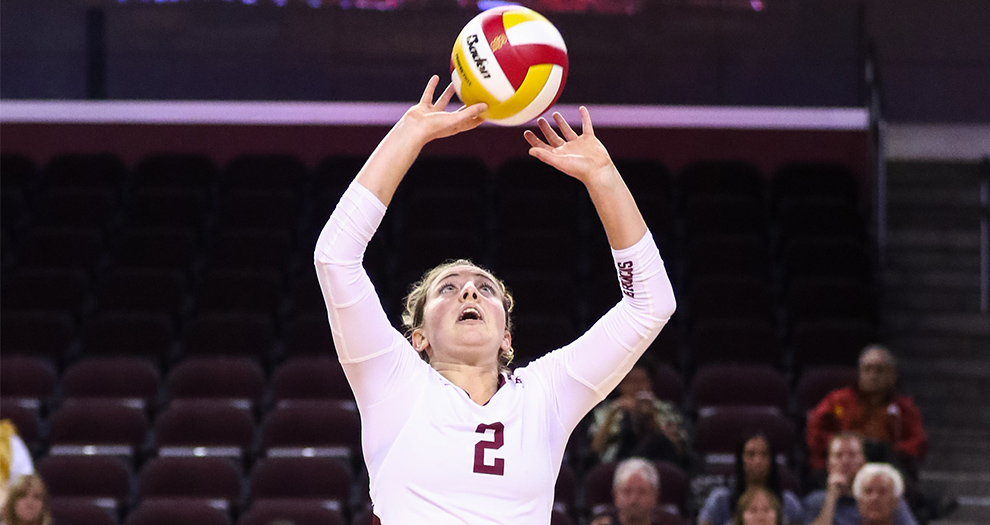 Mead Returns, Volleyball Drops Thursday Night Match at Pacific