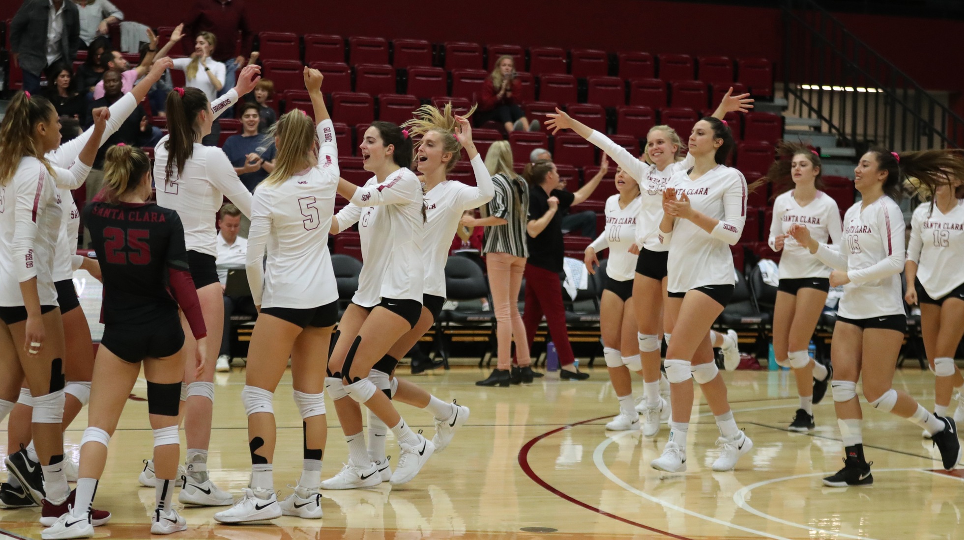 Volleyball Sweeps Past Gonzaga
