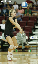 SCU Volleyball Sweeps Hornets, 3-0
