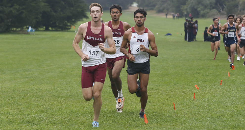 Austin Blankenship (left) and Aditya Mohan (middle) were two of four Bronco men's runners to compete on Friday afternoon. (Photo: SFSU Athletics)
