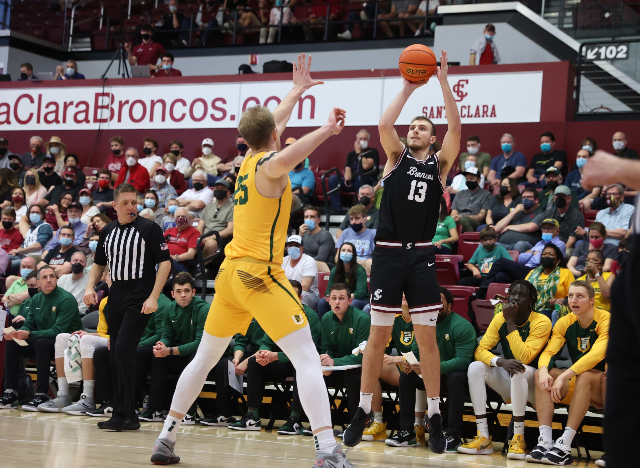 Men's Basketball Unable To Keep Up With Dons