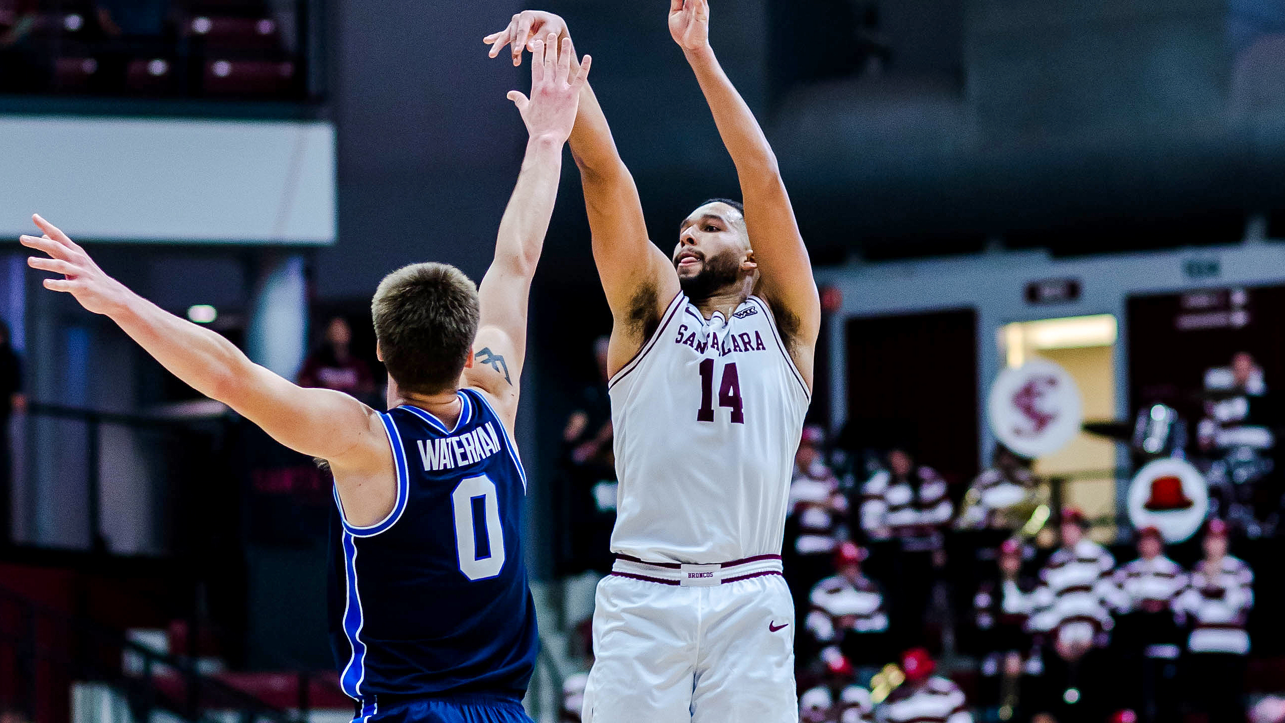 Men's Basketball Powers Past Cougars at Home