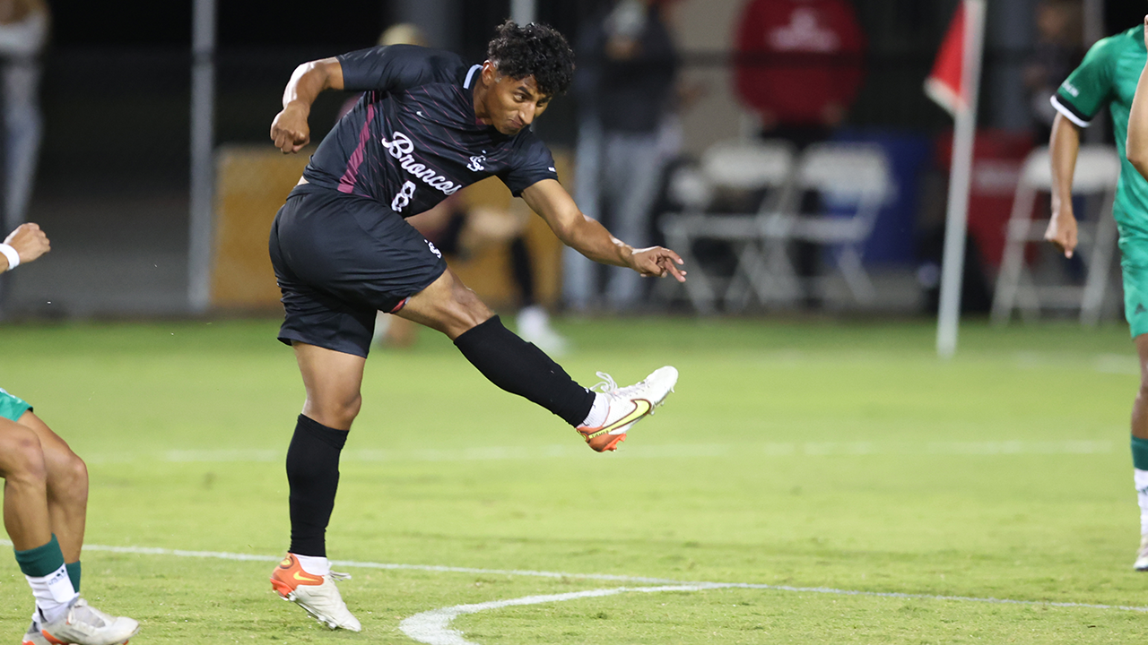 Men's Soccer Opens WCC Play with a Draw Against Pacific