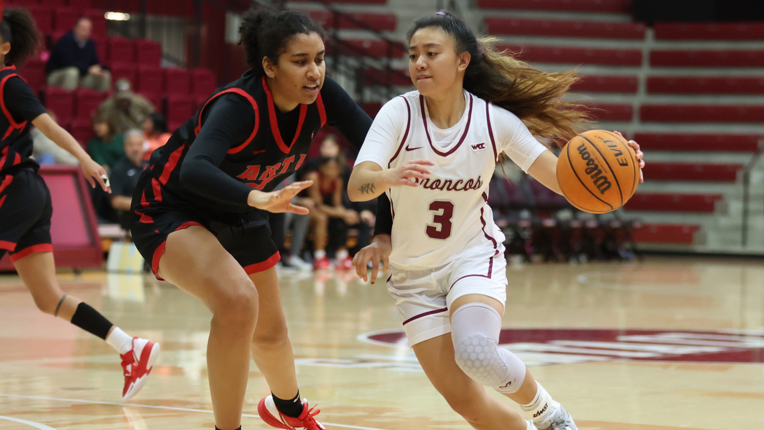 Women's Basketball Comes Back to Take Down Titans in Overtime