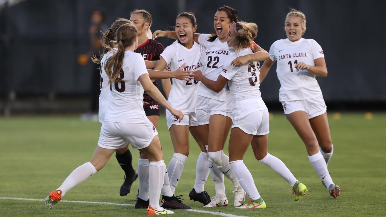 No. 9 Women's Soccer Beats Virginia Tech 2-0