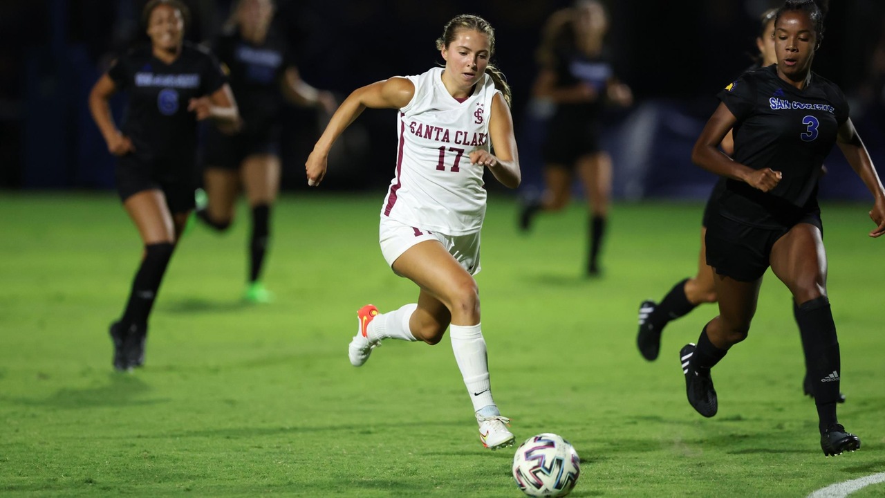 Walter's Hat Trick Leads Women's Soccer to Win at Oregon
