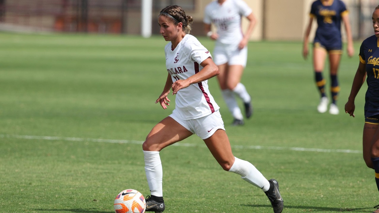 Women's Soccer Hosts No. 9 Stanford Sunday on Welcome Back Weekend