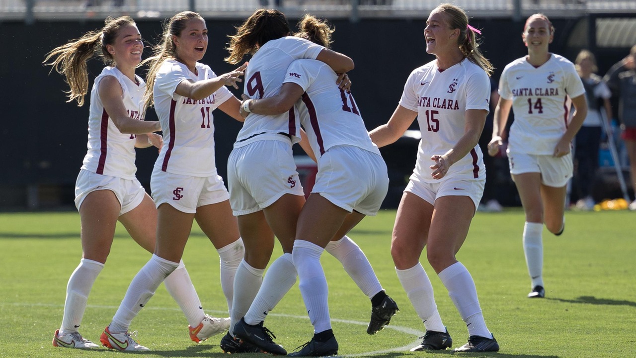 Women's Soccer Beats San Diego to Remain Perfect in WCC Action