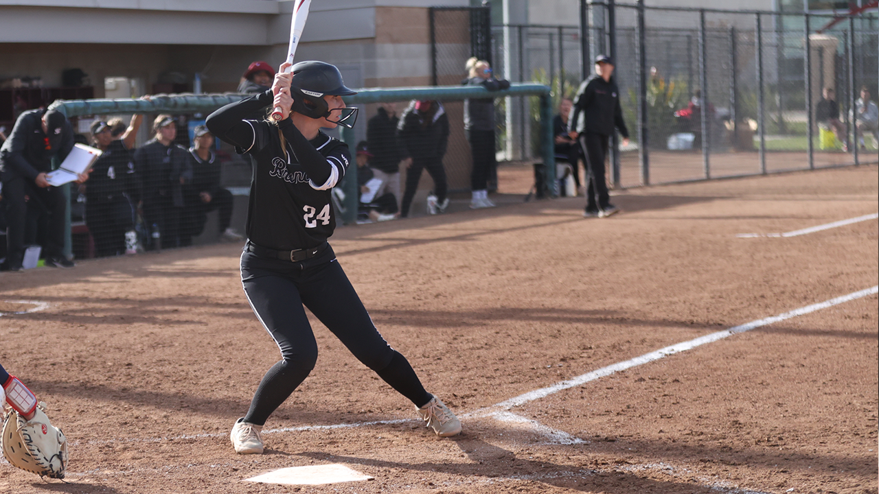 Softball Falls in Extra Innings to Utah State