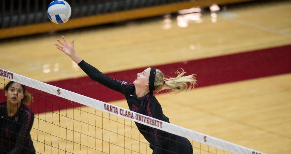 Volleyball Sweeps Iona, Falls to No. 4 Texas
