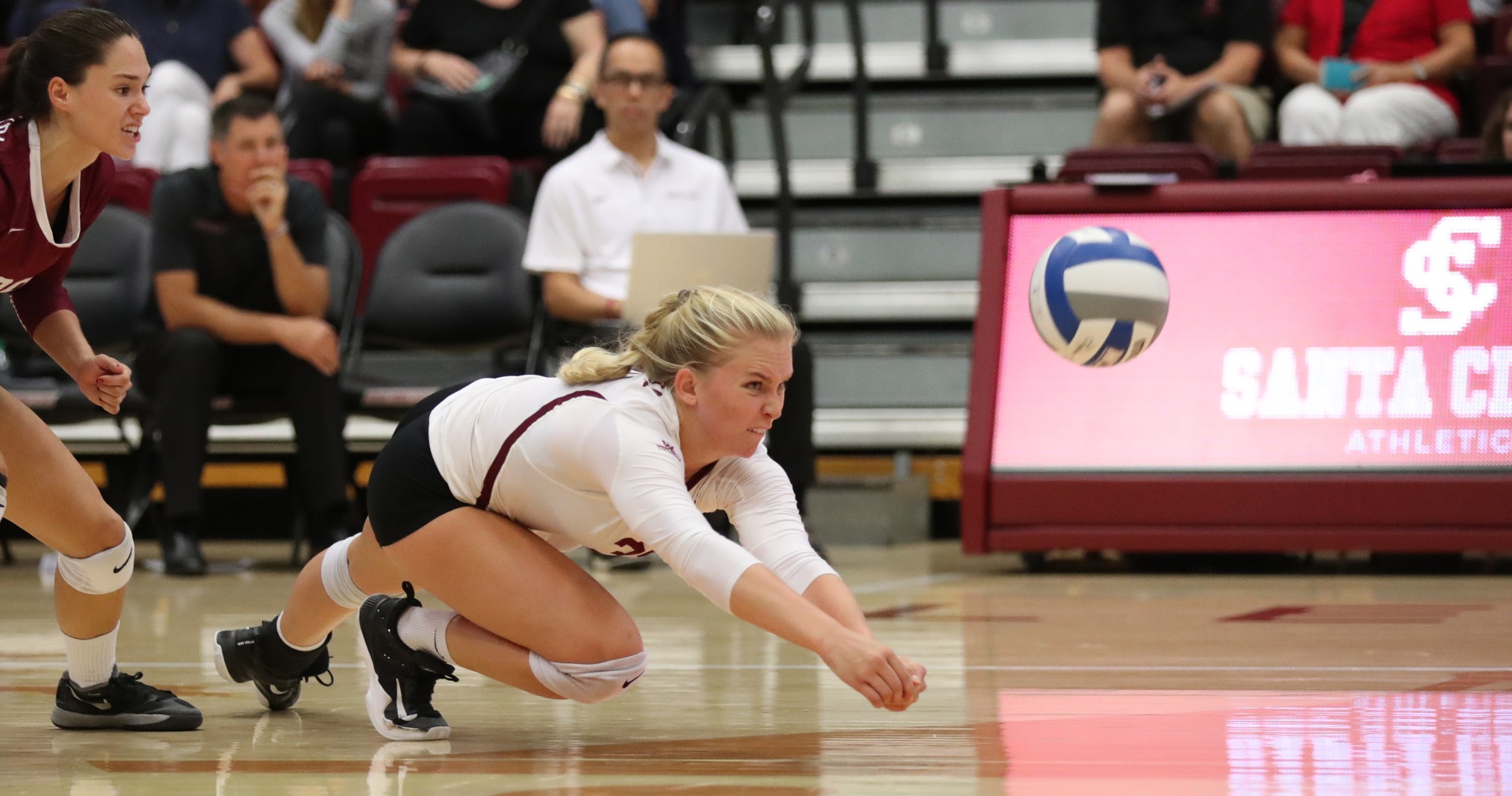 No. 17 San Diego Finishes Strong, Downs Volleyball 3-0