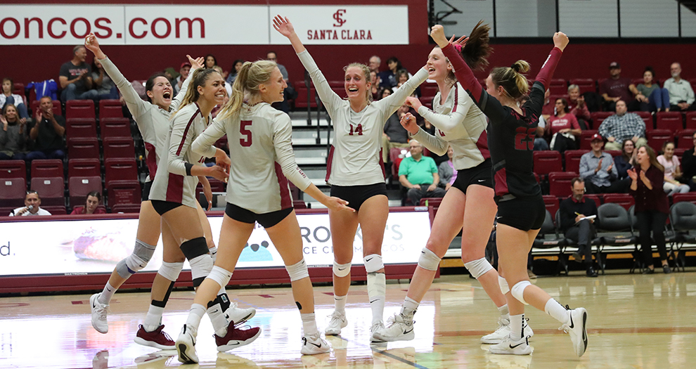 Santa Clara completed the season sweep of Portland on Thursday night and won six straight sets against the Pilots going back to the first meeting of the year.