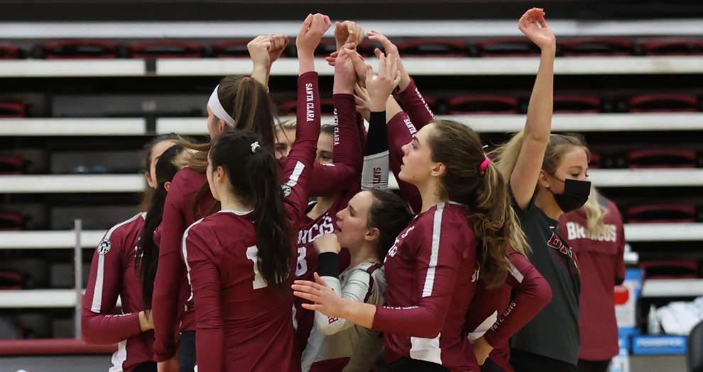 Volleyball Readies for Home-and-Home against Saint Mary’s