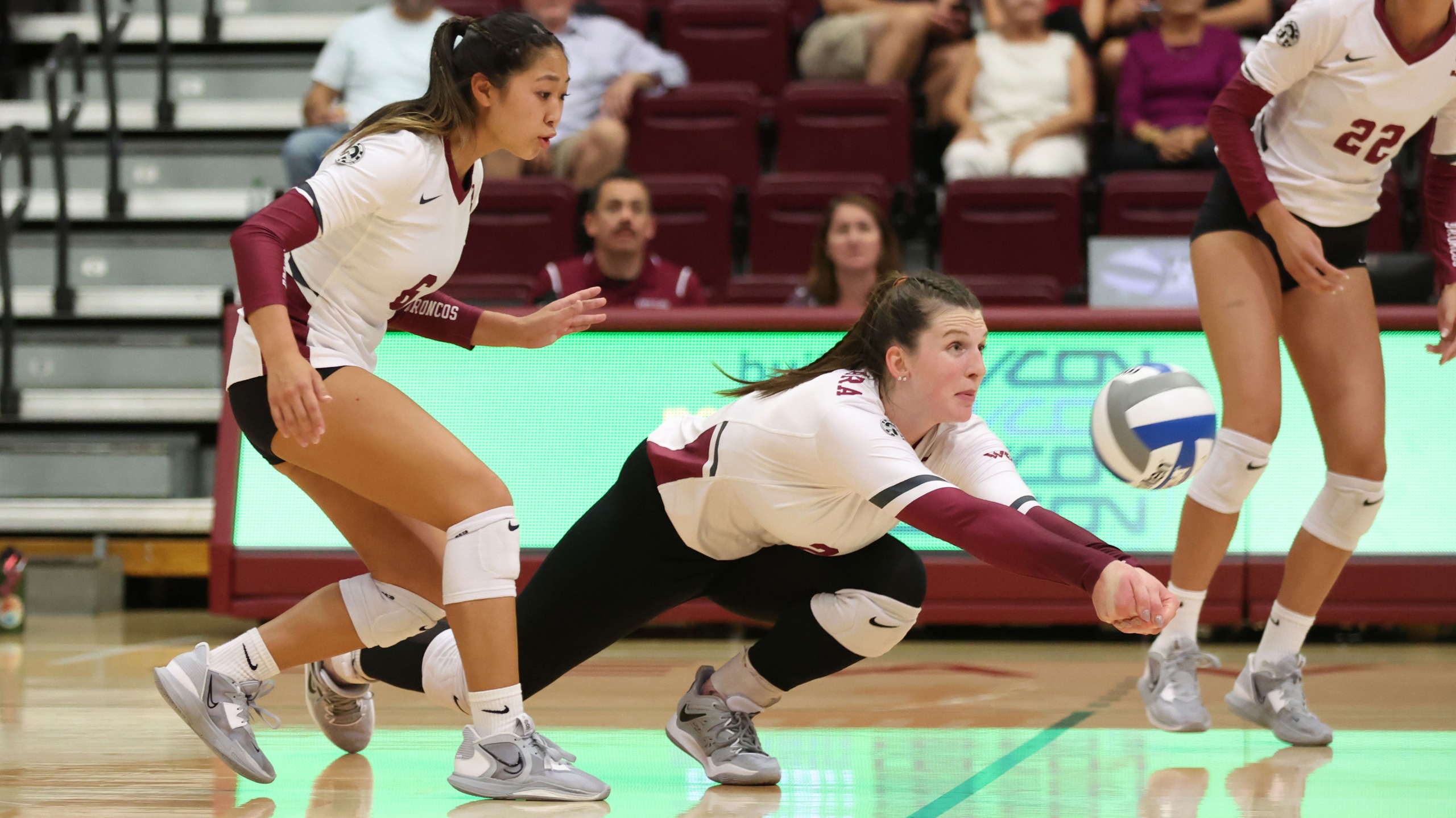Lions Cool off Broncos in Volleyball's WCC Home Opener