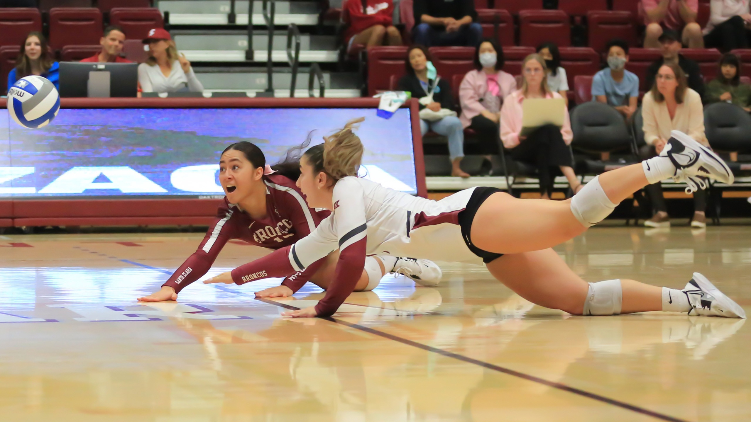 Volleyball Downed on the Road at Pepperdine
