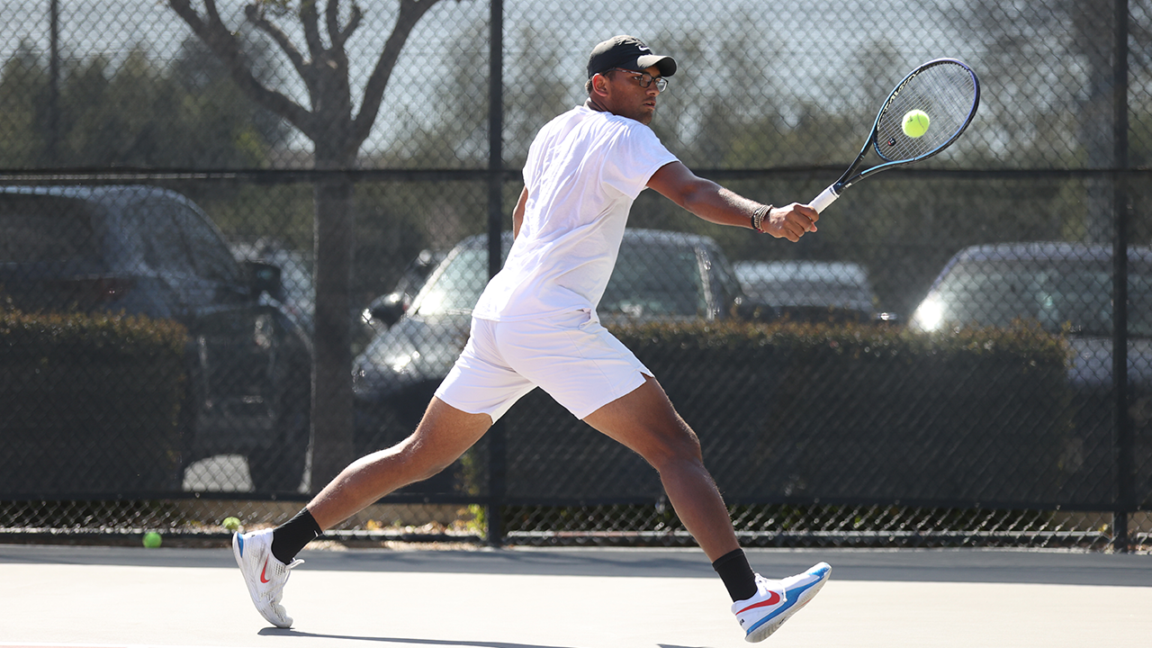 Shah Advances to Quarterfinals at Men's Tennis ITA Regionals