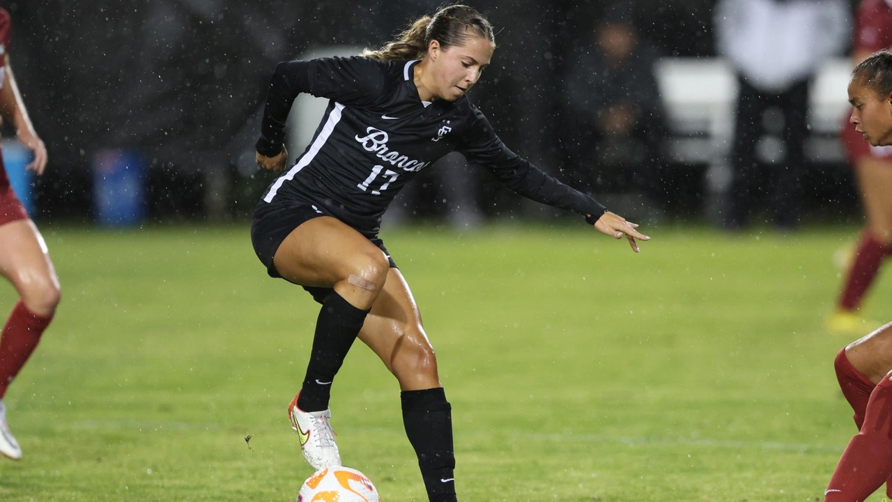 Late Goal Leads to Draw for Women's Soccer Against No. 9 Stanford