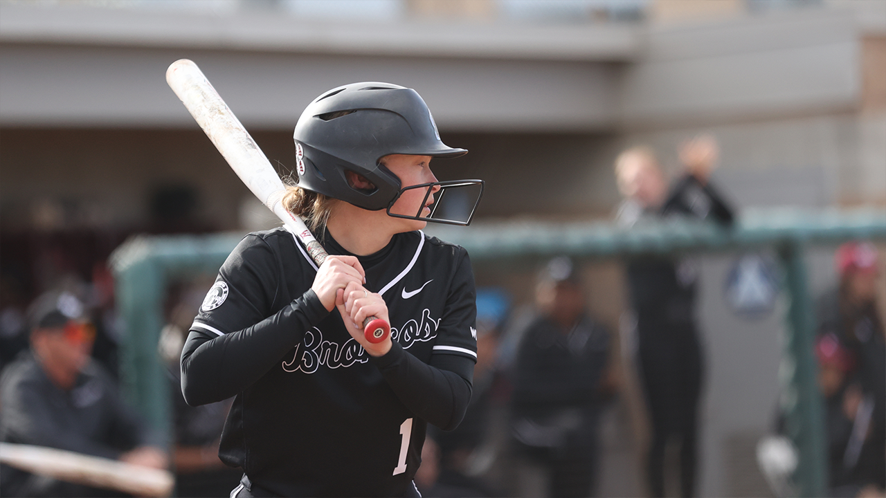 Softball Splits a Pair on Friday’s Silicon Valley Classic I Tournament